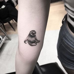 Sloth micro tattoo by Isaiah Negrete. #IsaiahNegrete #blackandgrey #fineline #microtattoo #sloth #animal