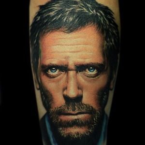 Hugh Laurie Portrait Tattoo by Oleg Shepelenko #portrait #portraittattoo #portraittattoos #portraitrealism #realism #realistictattoos #colorportrait #colorportraittattoo #hughlaurie #OlegShepelenko