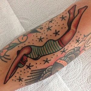 Diver tattoo by Cauan Castro. #traditional #diver #swimmer #swimming #swim #dive #weightlifter #olympian #sports #olympics