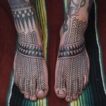 Matching feet tattoos. (via IG - victorjwebstertattoo) #VictorJWebster #linework #blacktattoo #lines #decorative