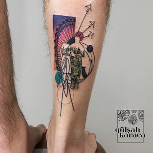 Conceptual lovers on a date tattoo by Gülşah Karaca. #GulsahKaraca #illustrative #graphic #technicolor #trippy #geometric #lovers #fairground #couple #conceptual