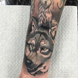Neo traditional wolf by Tim Tavaria. #neotraditional #TimTavaria #wolf #styledrealism