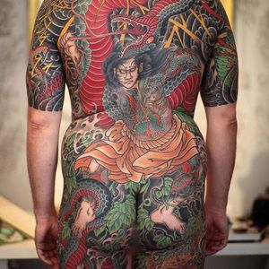 The level of detail in this Japanese style backpiece by Johan Svahn (Instagram @johansvahntattooing) is absolutely mind-blowing. #detailed #Japanese #JohanSvahn #samurai #snake #thunderstorm