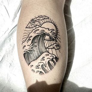 Gran tatuaje de ola por Nick Whybrow