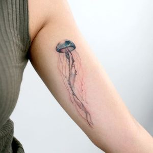 Fine line jellyfish tattoo by Tattooist Doy. #Doy #TattooistDoy #fineline #watercolor #subtle #jellyfish #marine
