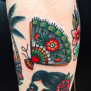 Solid looking fan tattoo with a blossom. Clean and solid tattoo by Moira Ramone. #MoiraRamone #25toLife #traditionaltattoo #fan #blossom