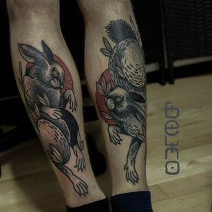 Tatuaje de conejo por Belmir Huskic #rabbit #rabbittattoo #traditional #traditionaltattoo #darktraditional #darktattoos #oldschool #darkartists #BelmirHuskic