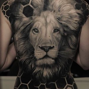 Awesome Lion Geometric Back Tattoo by Paul Tougas @PaulTougas #PaulTougas #PaulTougasTattoo #Black #Blacktattoo #Canada