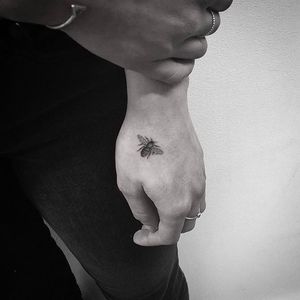 Bee Tattoo by Balazs Bercsenyi #balazsbercsenyi #micro #microtattoo #bee #tinytattoo