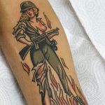 Soldier Pin Up Girl Tattoo by Colo López #pinup #pinupgirl #oldschoolpinup #traditionalpinup #traditionalgirl #traditional #ColoLopez