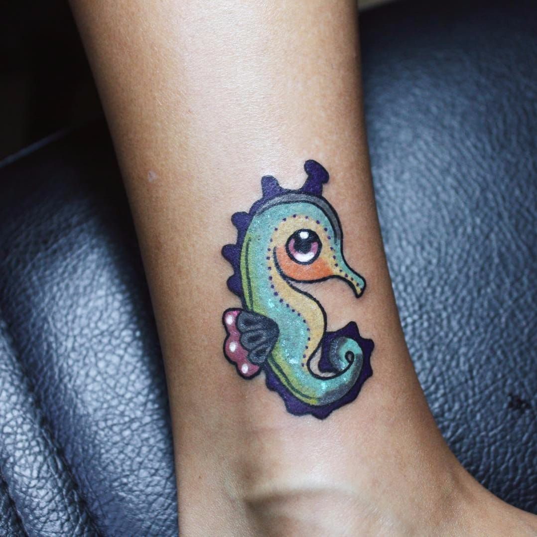 25 Charming Seahorse Tattoo Design Examples