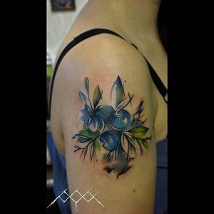 Abstract blueberry tattoo by Vanesa Surtkova. #fruit #blueberry #botanical #flora #abstract #VanesaSurtkova