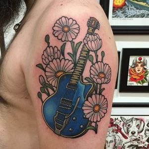 Some good old blues guitar with daisies via James Cumberland (IG—jamescumberland). #daisies #guitar #JamesCumberland #traditional #unusual