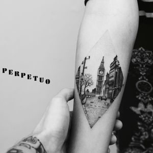 Maravilhosa tattoo! #PerpetuoTattoo #BernardoBoni #RioDeJaneiro #fineline #blackwork #designer #TatuadoresDoBrasil #paisagem #landscape #londres #london #pontilhismo #dotwork