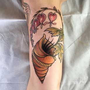 Tatuaje de flor por Magda Hanke