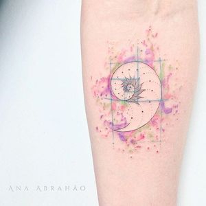 Fine line tattoo by Ana Abrahão. #AnaAbrahao #fineline #subtle #pastel #goldenratio #watercolor