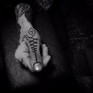 Unalome tattoo by mxw. #unalome #thumb #finger #mxw