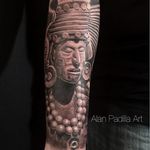 A black and grey Aztec inspired piece by Alan Padilla (IG—alanpadillaart). #AlanPadilla #blackandgrey #Mesoamerican #Mictlantecuhtli #neoAzteca #preHispanic #realism #statuesque