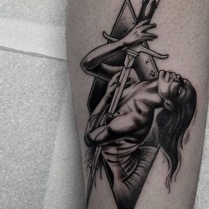 Blackwork woman pierced by a dagger tattoo by Neil Dransfield. #NeilDransfield #blackwork #neotraditional #dagger #woman