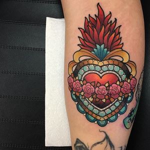Mexican Heart Tattoo by Daryl Watson #mexicanheart #neotraditional #neotraditionalartist #contemporary #stylish #bold #DarylWatson