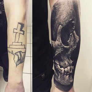 Another awesome coverup Skull Tattoo by Sandry Riffard @audeladureeltattoobysandry #SandryRiffard #SandryRiffardtattoo #Realistic #Black #Blackandgray #Blackwork #Skull #Skulltattoo #France #coverup #coveruptattoo