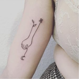 Lovely hand and moon tattoo by Jen Von Klitzing #flowertattoo #botanicaltattoo #crescent #linework #blackwork #moontattoo #JenVonKlitzing