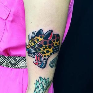 The cheetah by Dani Queipo seems to roar off the skin. #bold #cats #cattoos #DaniQueipo #traditional #cheetah