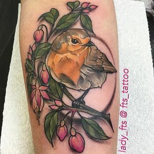Neo traditional robin tattoo by Marie Cox. #bird #robin #neotraditional #flowers #MarieCox