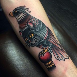 Tatuaje Catbird por Victor Vaclav #traditional #oldschooltattoo #classic tattoos #boldwillhold #VictorVaclav