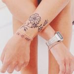 Tattoo por Ana Luiza! #AnaLuiza #tatuadorasbrasileiras #tattoobr #Maceió #fineline #linhafina #traçofino #delicate #delicada #flower #flor