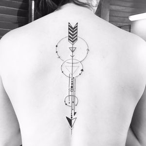 Linda tattoo feita por Cabelo Tattoo! #CabeloTattoo #tatuadoresbrasileiros #delicada #delicate #tatuagemdelicada #delicatetattoo #geometry #geometric #geometria
