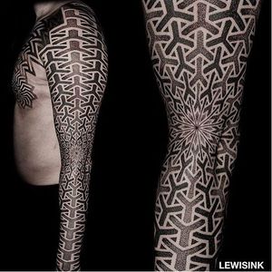 Pointillism optical illusion tattoo by Lewis Ink. #LewisInk #Kinetink #opticalillusion #geometric #pointillism #geometry
