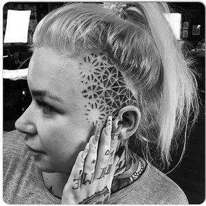 Geometric Tattoo by Ash Boss #geometric #blackgeometric #blackdotwork #dotwork #blackwork #dotworkartist #geometricartist #AshBoss #head