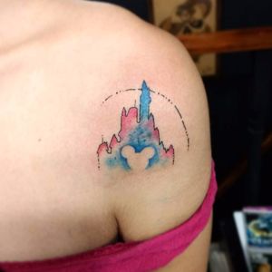 Pin de vasconcels_ em wallpaper  Tatuagem de princesa, Disney
