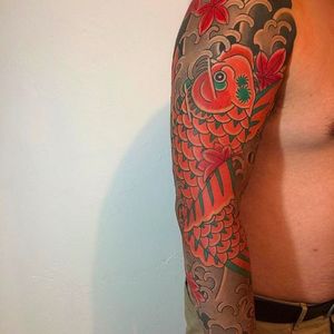 Bold and solid looking Koi sleeve tattoo done by Goshu. #goshu #japanesetattoo #irezumi #horimono #koi