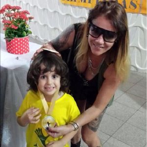 Hélida Yama, tatuadora e organizadora da Tattoo Week RJ, com seu filho Tales #mamaestatuadas #maestatuadas #portugues #portuguese #brazil #brasil