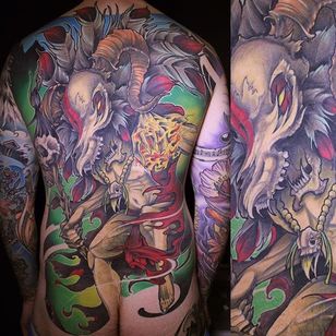Tatuaje en la espalda por Jay Marceau