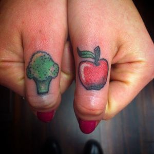 Broccolis and apples, by Rebecca B #fingertattoos #broccolitattoo #rebeccab
