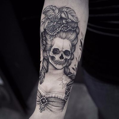 An accurate depiction of Marie Antoinette rn by Lazer Liz #LazerLiz #blackwork #blackandgrey #neotraditional #illustrative #skull #portrait #marieantoinette #jewelry #pearls #death #lady #tattoooftheday