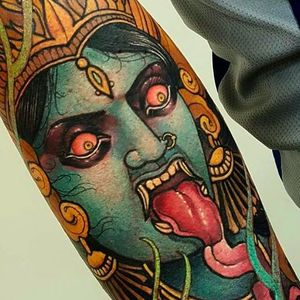 Brutal looking Kali, an awesome color tattoo by Elliott Wells. #elliottWells #death #KALI #asianstyle #oriental #neooriental