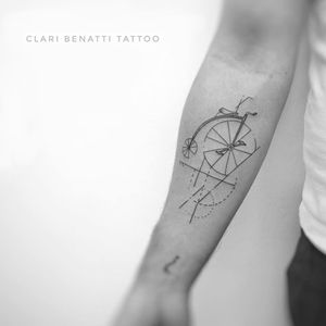 Tattoo por Clari Benatti! #ClariBenatti #TatuadorasBrasileiras #TatuadorasdoBrasil #TattooBr #RiodeJaneiro #TattoodoBr #fineline #linhafina #traçofino #delicada #geométrica #delicate #geometry #geometric