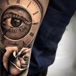 Time eye tattoo by Sergio Fernandez #SergioFernandez #eyetattoos #blackandgrey #realism #realistic #hyperrealism #eye #clock #time #reflection #rose #flower #floral