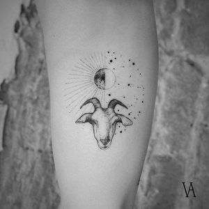A goat's head below a half moon by Violeta Arús (IG-violeta.arus). #blackwork #goat #illustrative #moon #VioletaArús