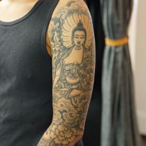 The medicine Buddha by Yoni Zilber on Justin's left arm (IG—yonizilber). #blackandgrey #medicineBuddha #tattooeddoctor #Tibetan #YoniZilber