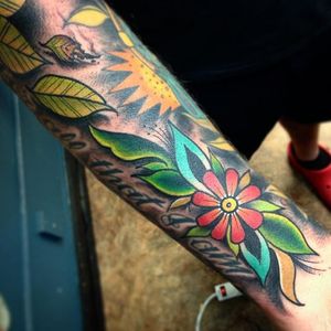 Flower Filler Tattoo by Zach Bowden #flower #traditional #neotraditional #boldtraditional #brigthandbold #traditionalartist #ZachBowden