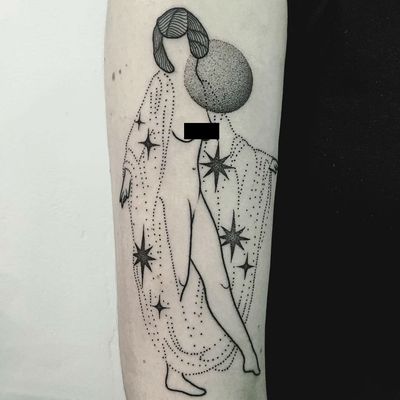Lil magic lady tattoo by Mariusz Trubisz #MariuszTrubisz #cooltattoos #linework #dotwork #lady #pinup #moon #stars #20s #galaxy #artdeco #tattoooftheday