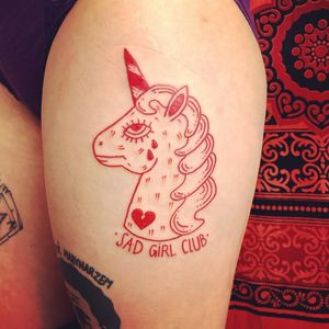 Iggy Krzywa Kreska #IggyKrzywaKreska #redtattoo #redink #tatuagemvermelha #unicornio #unicorn #horse #cavalo #coração #heart #cute #fofo