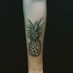 Realistic pineapple by Claudio Primo. #fruit #pineapple #blackandgrey #realism #summer #ClaudioPrimo