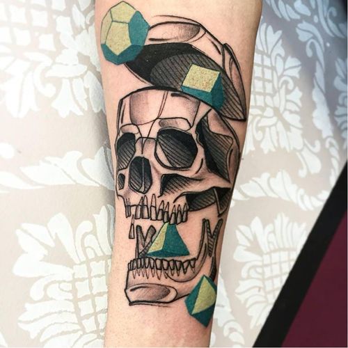 Geometric skull tattoo by Luca Testadiferro #LucaTestadiferro #sketch #sketchstyle #graphic #skull #geometric