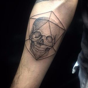 Caveira de pontinhos! #PolyannaCorrea #tattooartist #TatuadorasDoBrasil #brasil #brazil #brazilianartist #artistabrasileira #caveira #skull #cranio #pontilhismo #dotwork #blackwork #fineline #geometric #geometria